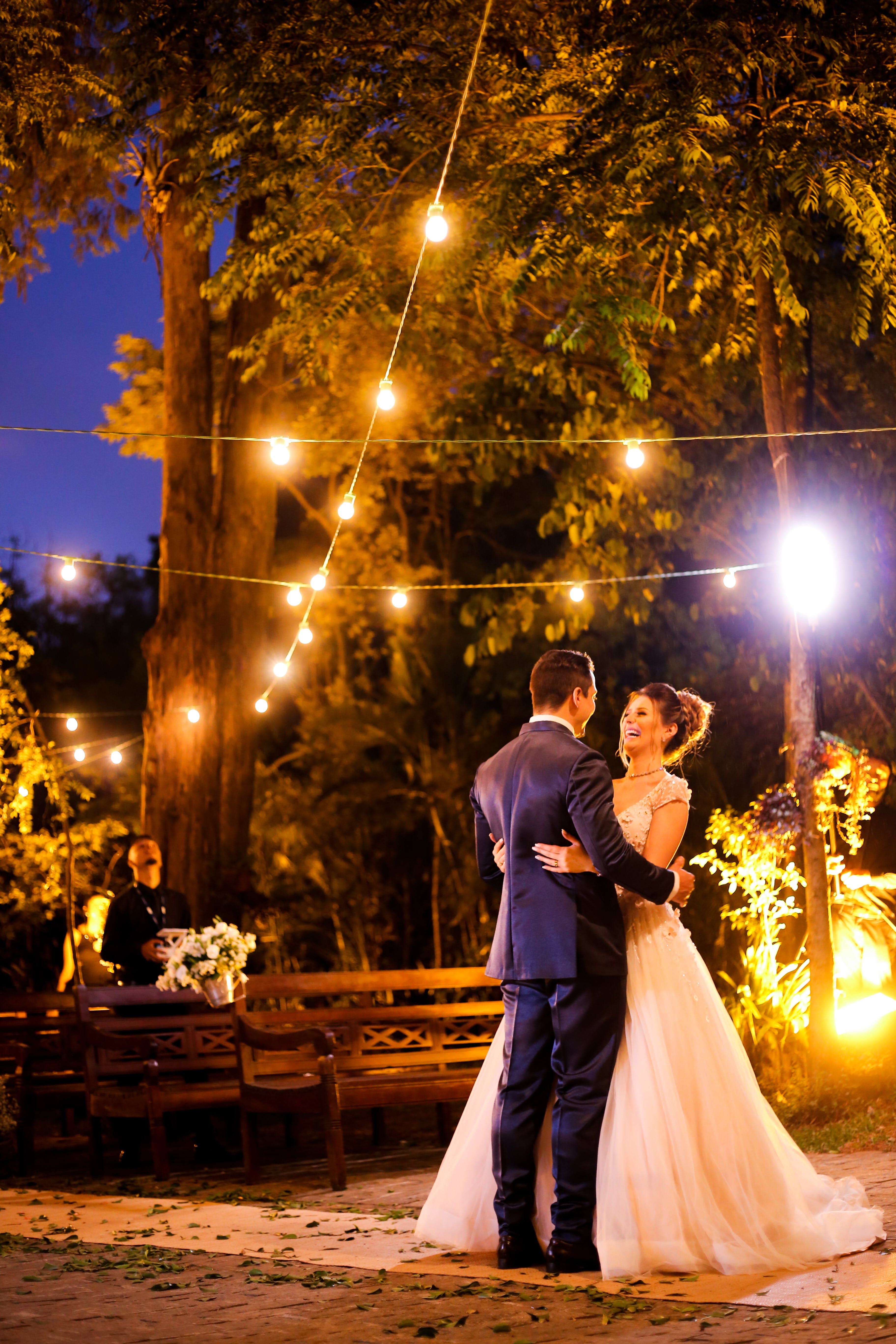 Montaje de boda con sonido e iluminacion